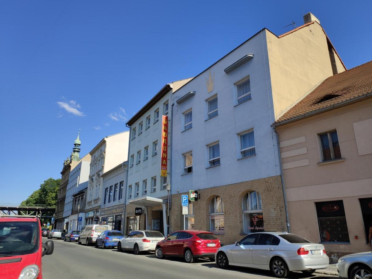 Hotel Koruna Roudnice nad Labem Buitenkant foto